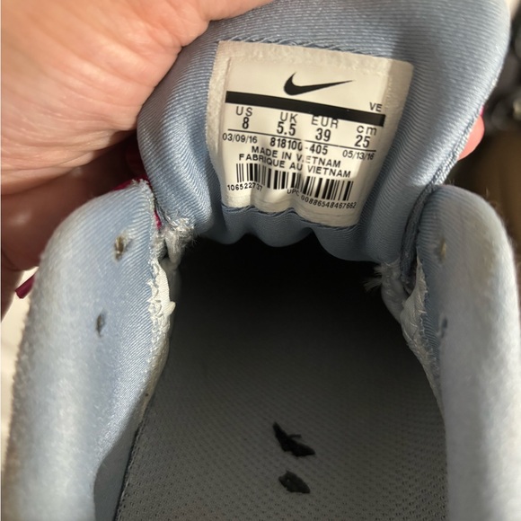 Women’s size 8 Nike tennis shoes in purple and pink - Picture 5 of 5